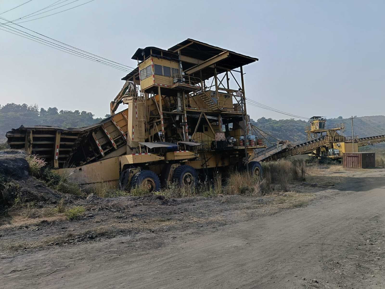 शोभा की वस्तु बनी मोबाइल इनपीट क्रशर मशीन