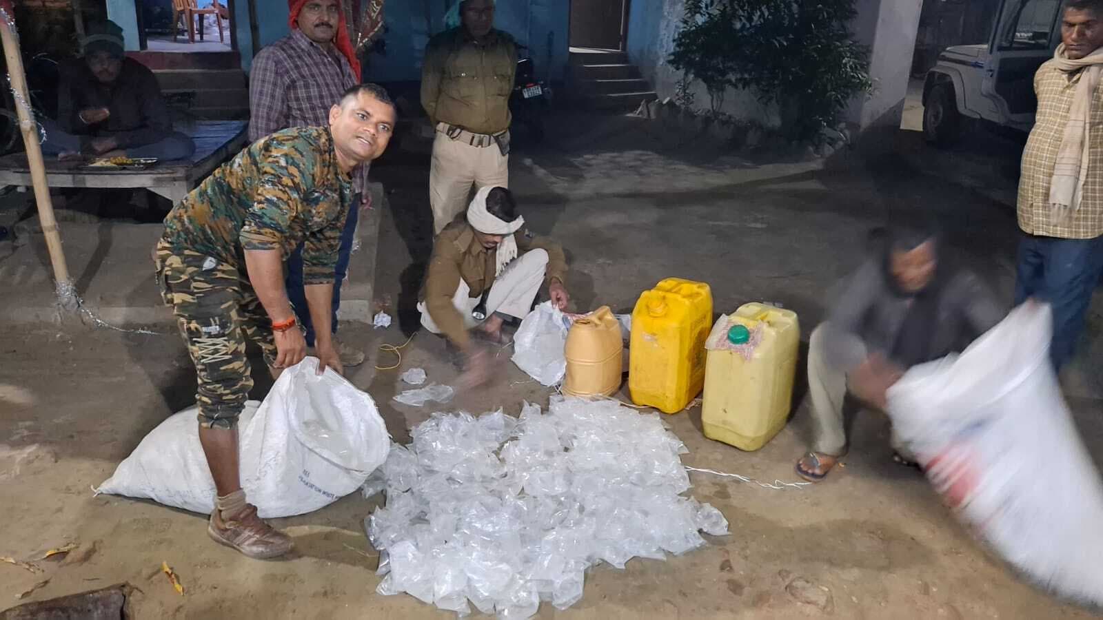 121 लीटर अवैध देसी चुलाई शराब बरामद, तस्कर की हुई पहचान