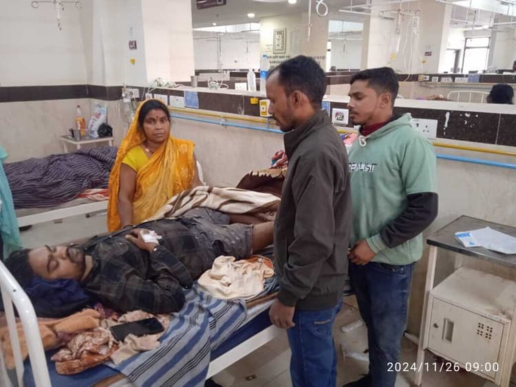 बैरिया में बकाया पैसे को लेकर सीएसपी केंद्र में घुस संचालक को मारी गोली