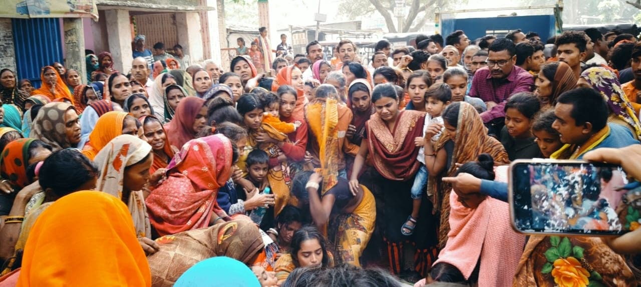 महिसारी के ऑटो संचालक की हत्या, आक्रोशित लोगों ने किया सड़क जाम