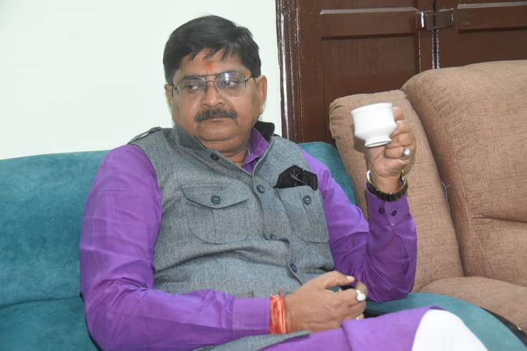 DHANBAD NEWS : विधायक राज सिन्हा ने गिनायीं प्राथमिकताएं, कहा- शिक्षा, रोजगार के लिए पलायन पर रोक लगाने का करेंगे गंभीर प्रयास