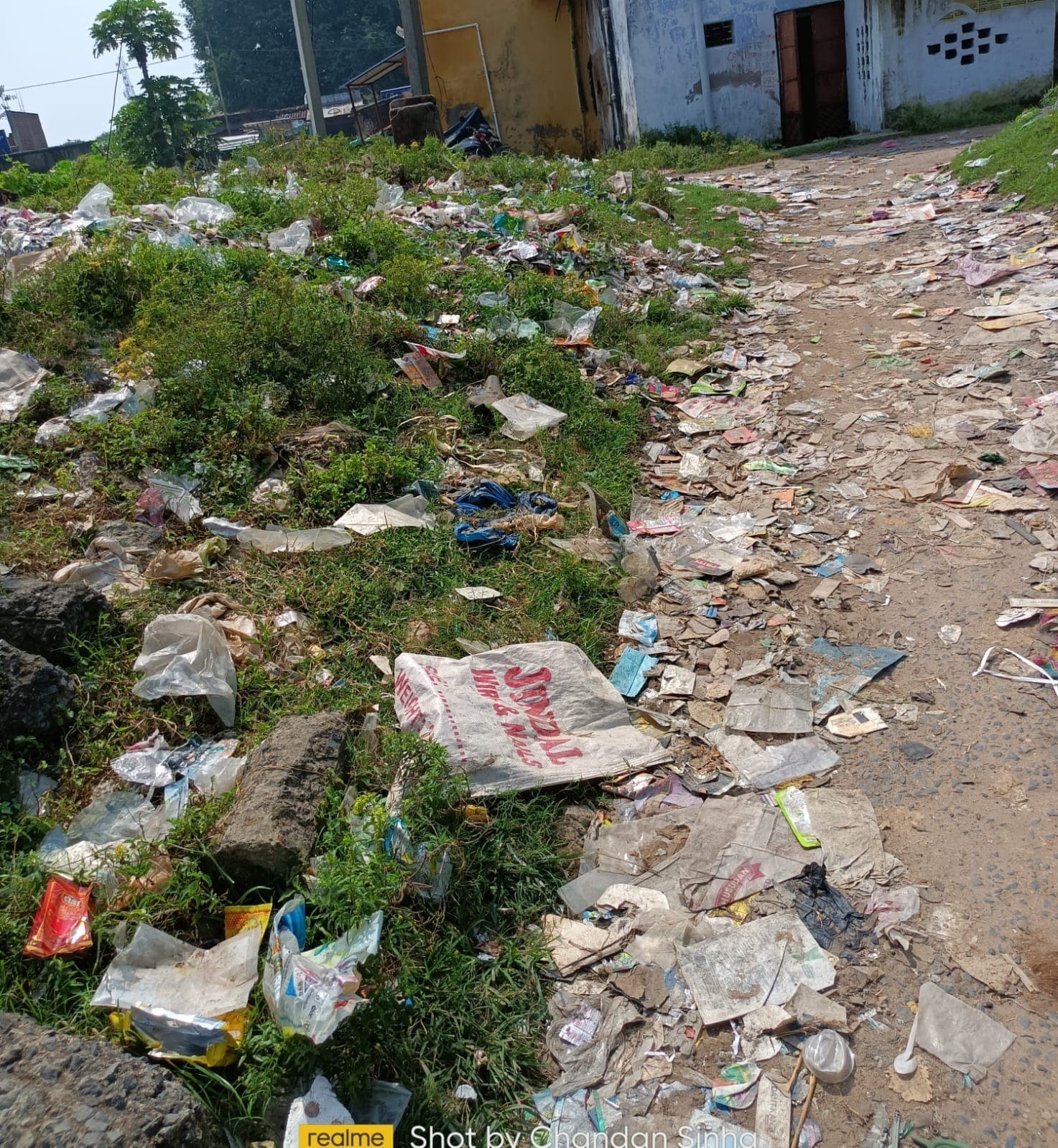 नारायणपुर बाजार में पसरी गंदगी, स्वच्छता की अनदेखी से बिगड़ती स्थिति