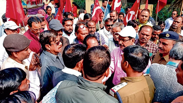 खदानों के निजीकरण के खिलाफ सीटू का प्रतिवाद