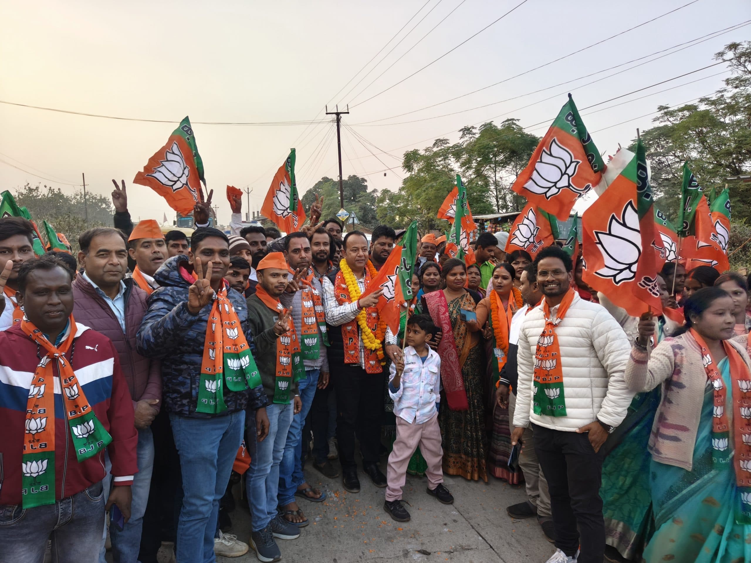 हटिया के नवनिर्वाचित विधायक ने रातू में निकाला विजय जुलूस