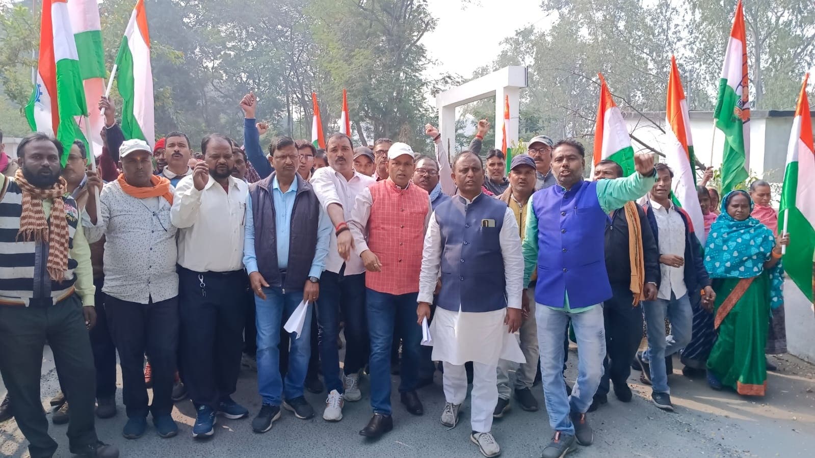 BOKARO NEWS : मजदूर समस्याओं को लेकर राकोमयू का प्रदर्शन