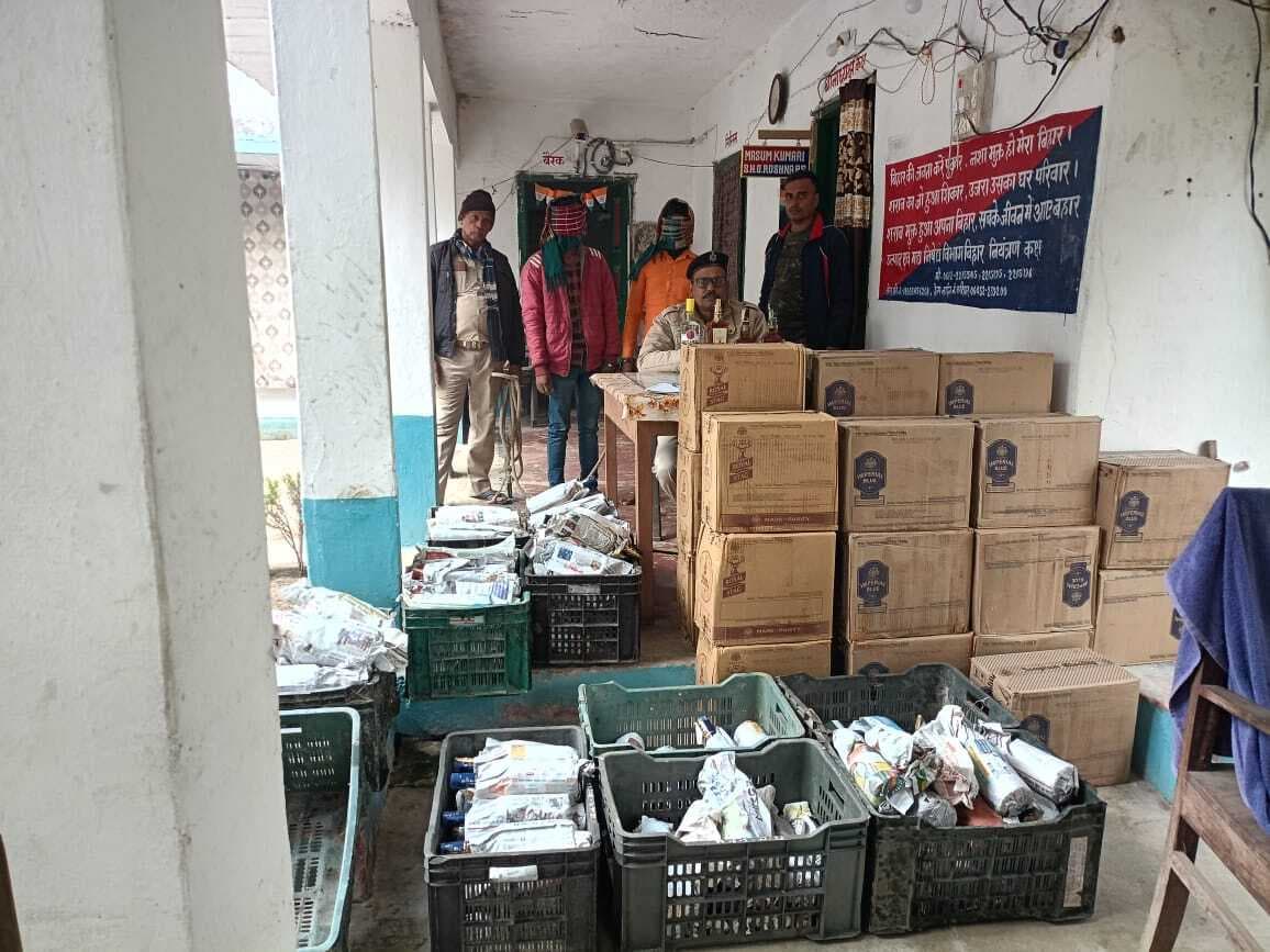 पिकअप वैन से 324 लीटर विदेशी शराब किया बरामद