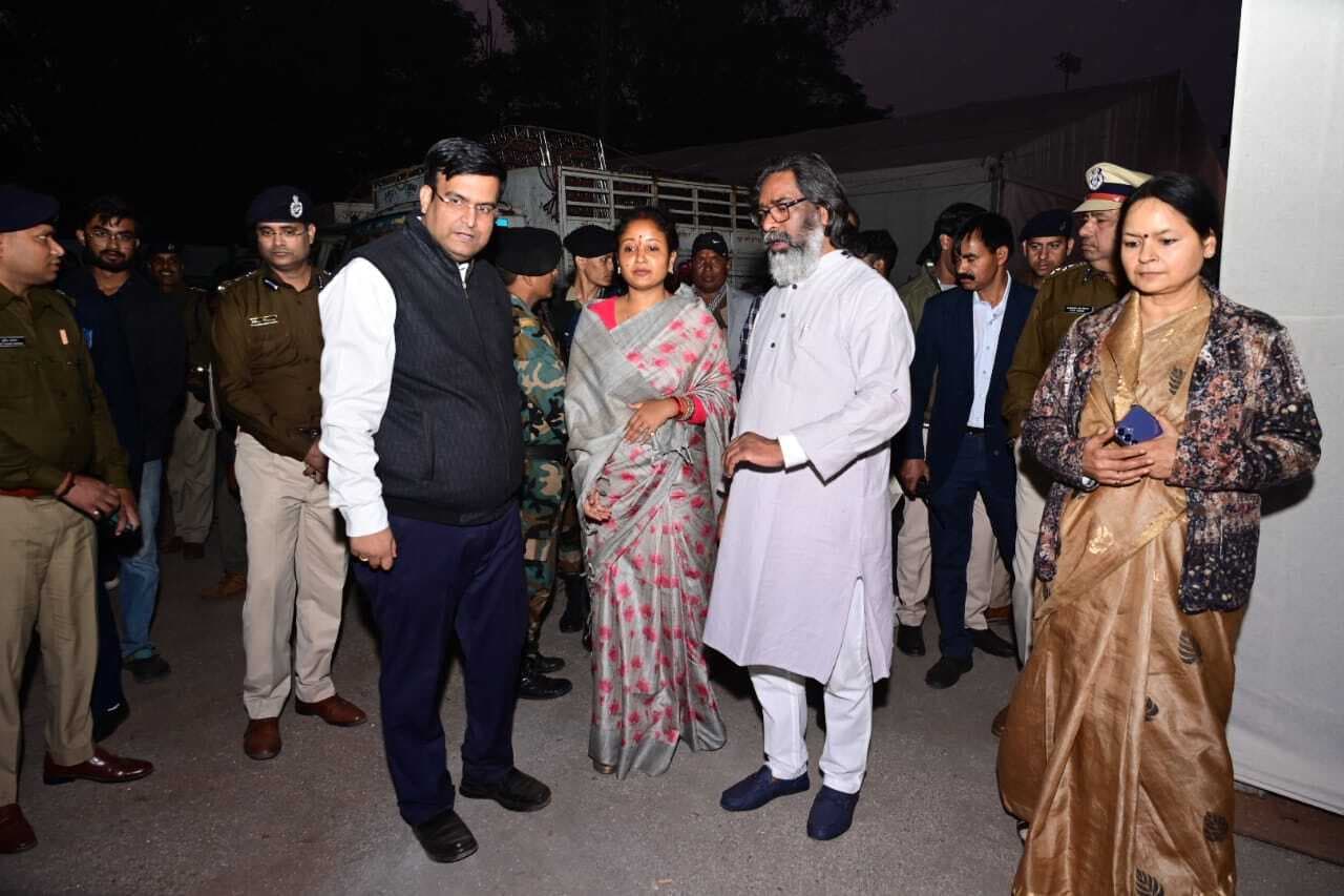 Ranchi news : कल्पना के साथ हेमंत पहुंचे मोरहाबादी, अधिकारियों को दिये दिशा-निर्देश