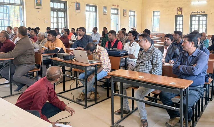 निजी स्कूल संचालक अड़े, आरटीई फंड नहीं मिला तो नहीं भरेंगे शिक्षा विभाग का डाटा