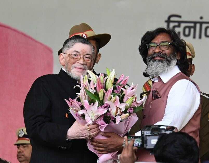 Hemant Soren News : हेमंत सोरेन ने चौथी बार झारखंड के मुख्यमंत्री के रूप में ली शपथ