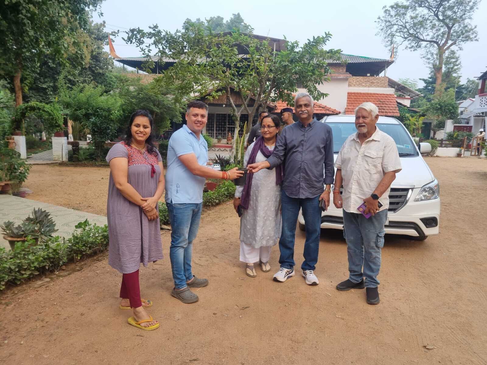 मैक्लुस्कीगंज में पर्यटकों का आना शुरू, ट्रेन का ठहराव देगा पर्यटन को बढ़ावा