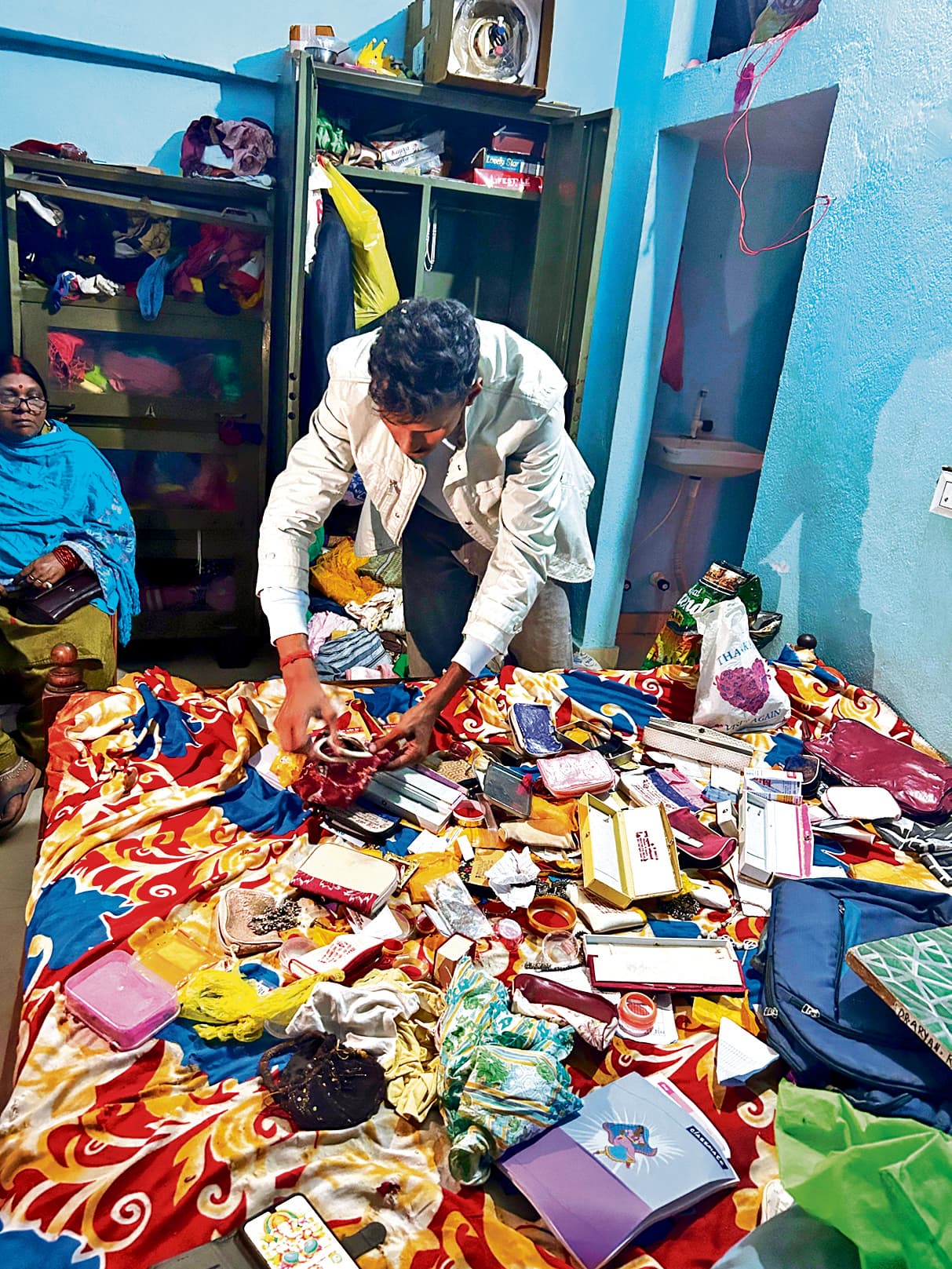 Gaya News : रिटायर्ड सिपाही के बंद घर में भीषण चोरी, 25 लाख के गहने उड़ाये