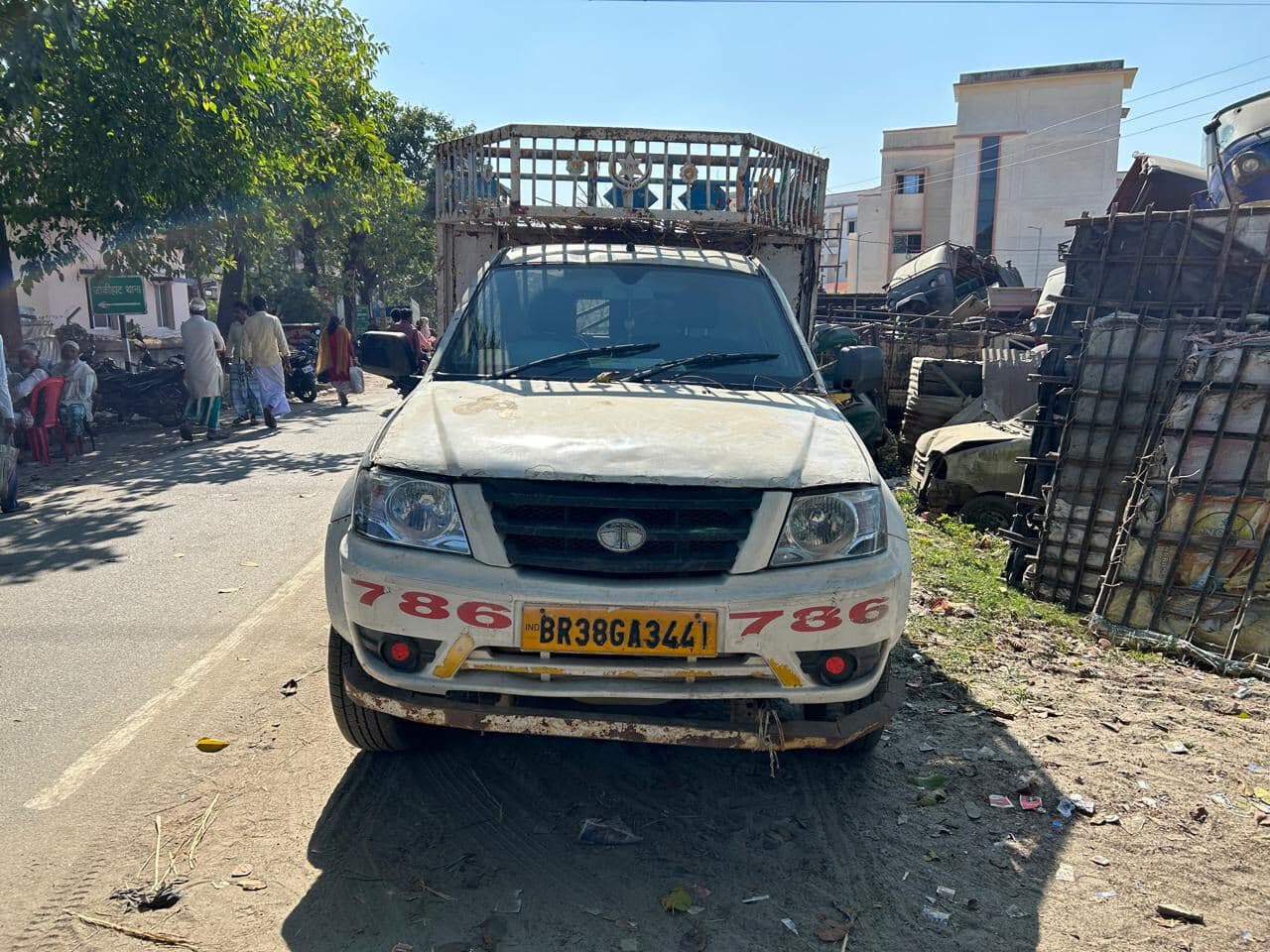 पुलिस ने पिकअप को जोकीहाट से किया जब्त