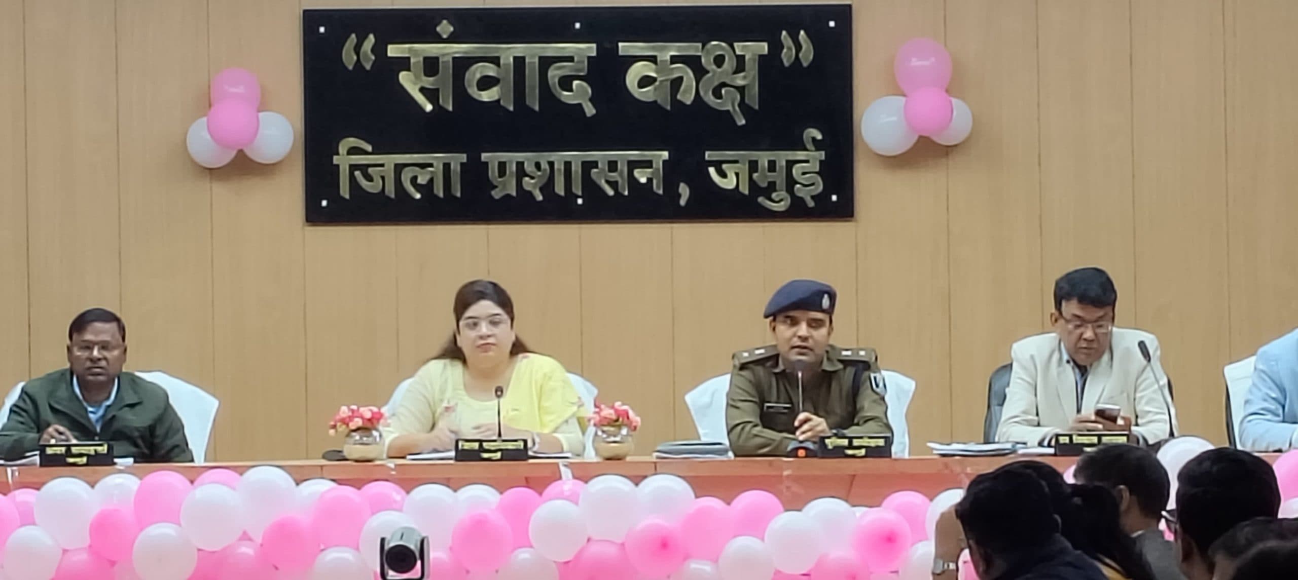 मतदान केंद्रों पर 12 बजे तक लाइन में खड़े लोगों की सूची उपलब्ध कराएं- डीएम