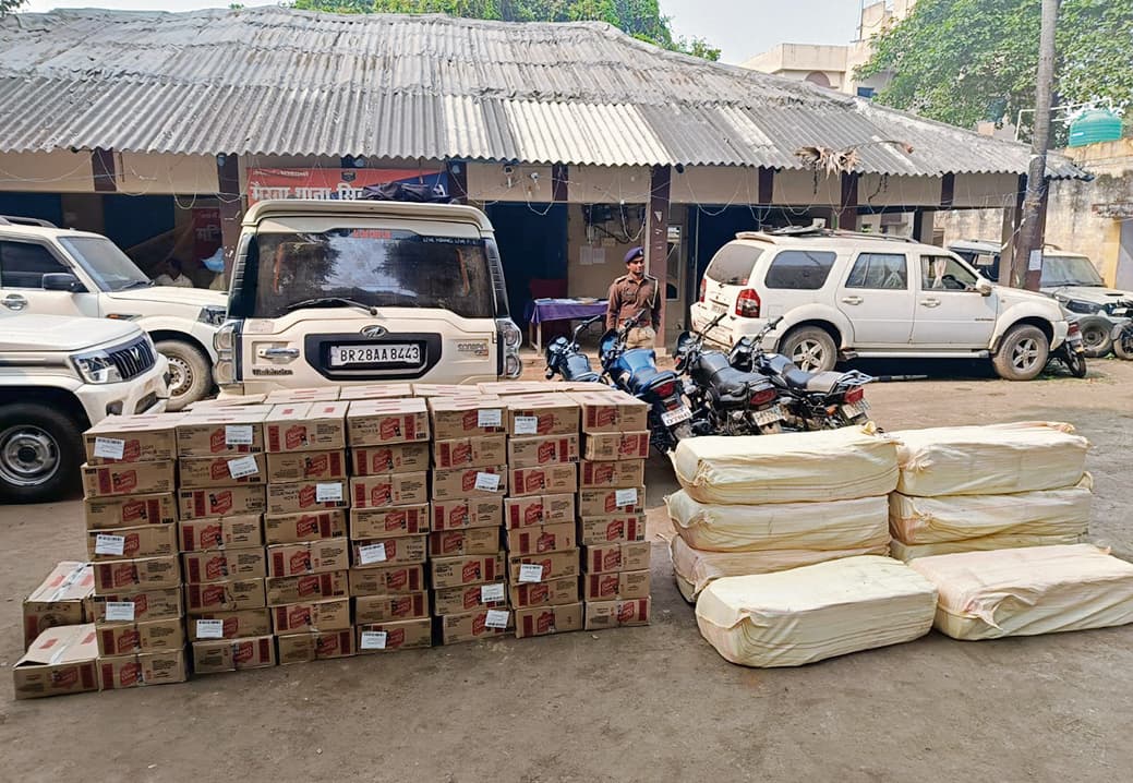 Siwan News : मैरवा पुलिस ने 10 लाख रुपये की शराब की बरामद