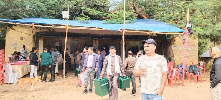 चकाई प्रखंड की 11 पंचायतों में आज होगा मतदान, पैक्स चुनाव को लेकर तैयारी पूरी