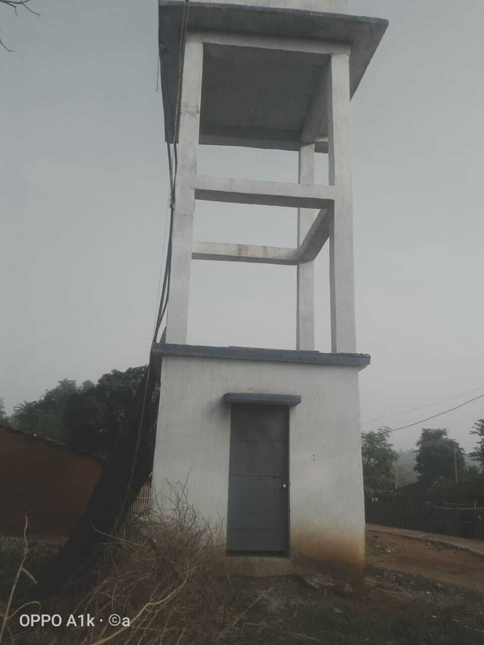 पहाड़ के आदिवासियों को पानी पिलाने की योजनाओं में ही छेद