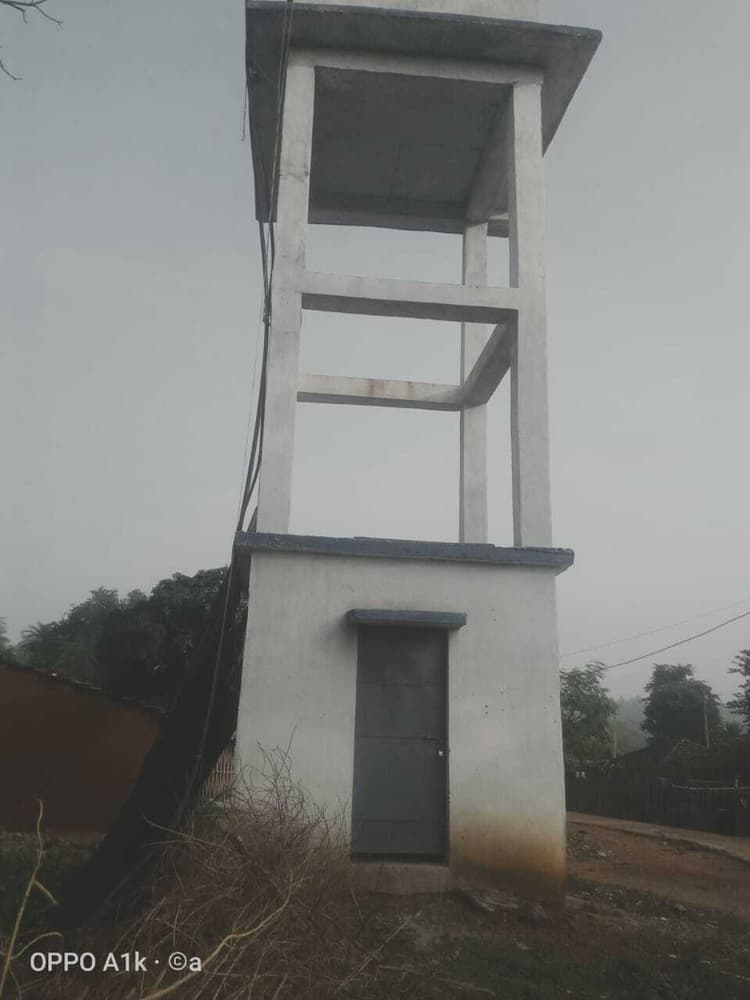 पहाड़ के आदिवासियों को पानी पिलाने की योजनाओं में ही छेद