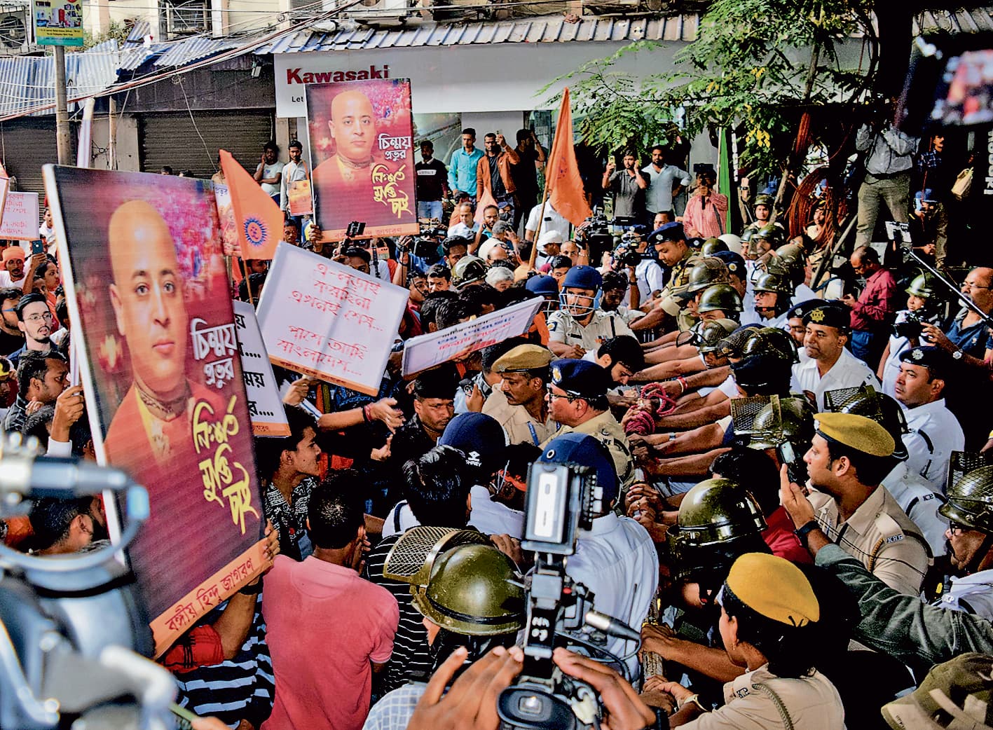 बंगीय हिंदू जागरण मंच ने बांग्लादेश उप उच्चायोग कार्यालय तक निकाला मार्च