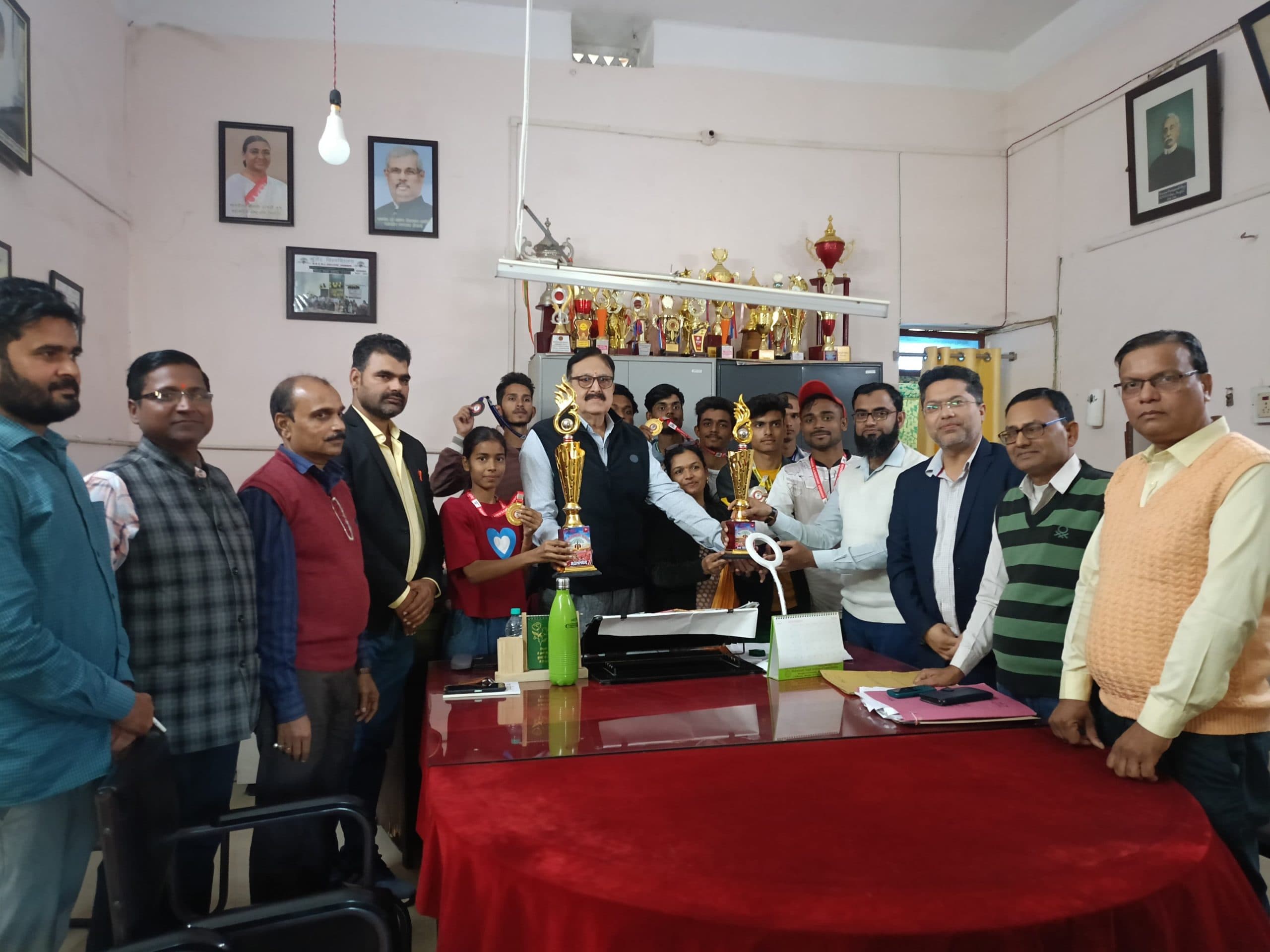 एथलेटिक्स टूर्नामेंट के सफल खिलाड़ियों को किया गया सम्मानित