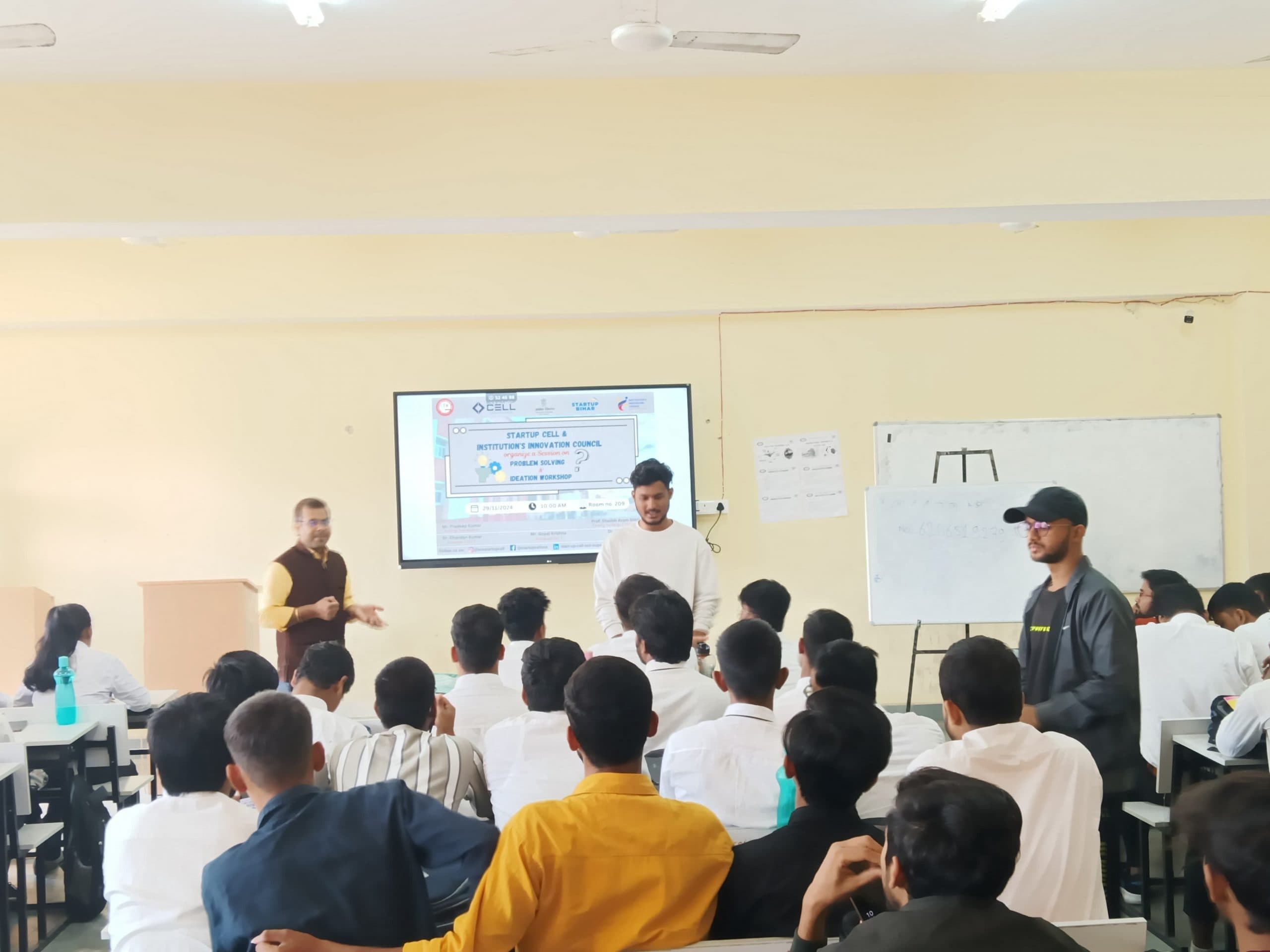 कार्यशाला में उद्यमिता व नवाचार में कैरियर बनाने की दी जानकारी