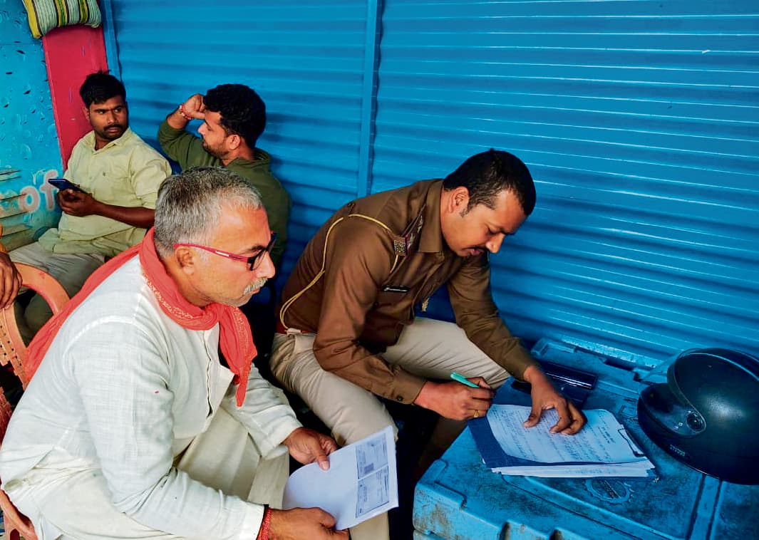 वाहन की ठोकर से बाइक सवार महिला की मौत