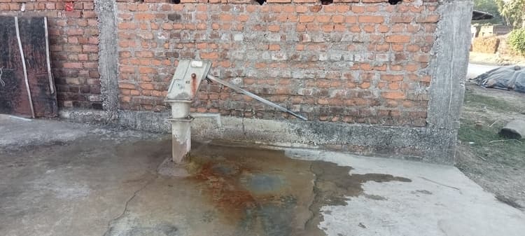 झुरकुसिया एक चापानल के भरोसे 200 की आबादी