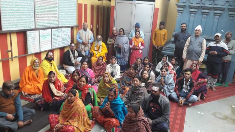 ranchi news : जो समय आप मोबाइल में व्यर्थ लगाते हैं, वह सत्संग में लगायें : स्वामी अनिरुद्धाचार्य