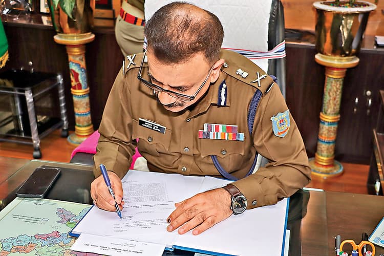 DGP Anurag Gupta News : डीजीपी अनुराग गुप्ता ने लिया प्रभार, बोले- जल्द ही सभी जिलों का दौरा करूंगा