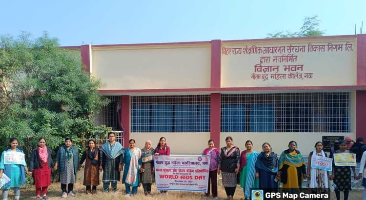 Gaya News : एड्स जागरूकता पर छात्राओं ने बनाये पोस्टर