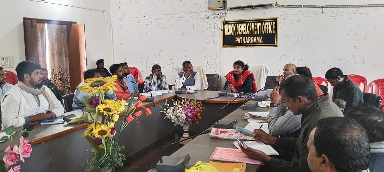 Godda News आवास निर्माण में लापरवाही करने वालों पर दर्ज करें केस: डीडीसी