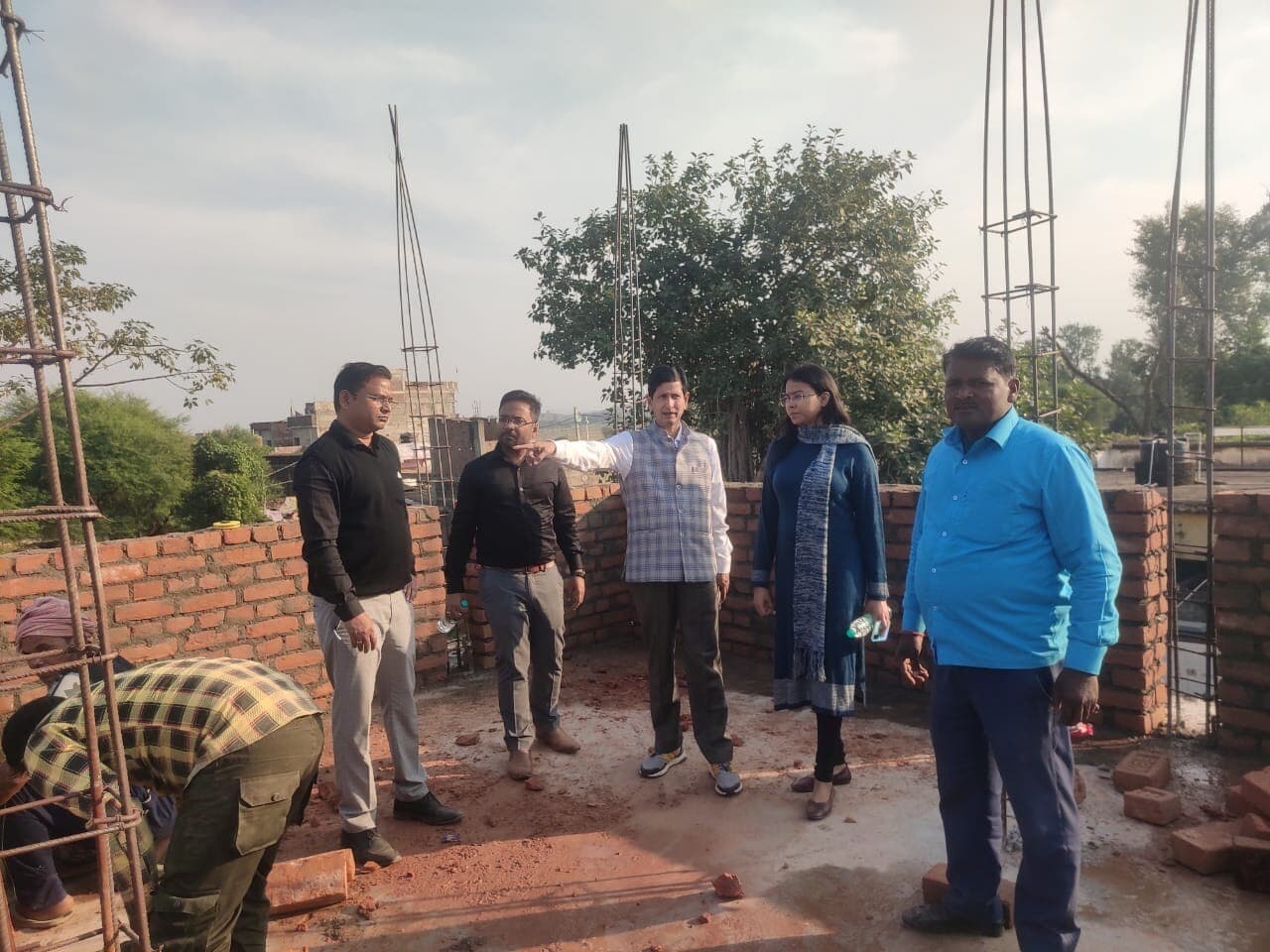 डीडीसी ने जिप कोटे से बन रहे अस्पताल भवन का किया निरीक्षण