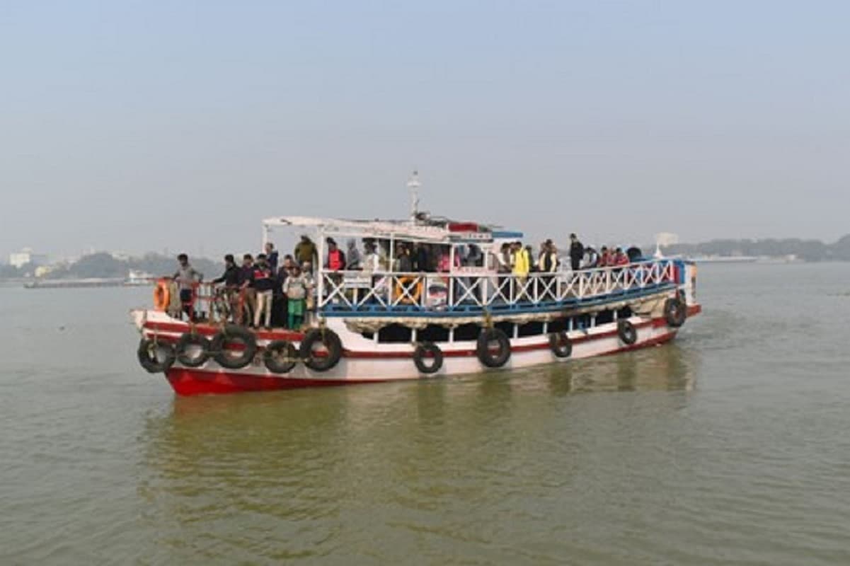 Bhagalpur: कहलगांव के पास गंगा में फंसा है फेरी जहाज, देर रात रेस्क्यू कर बाहर लाये गये यात्री