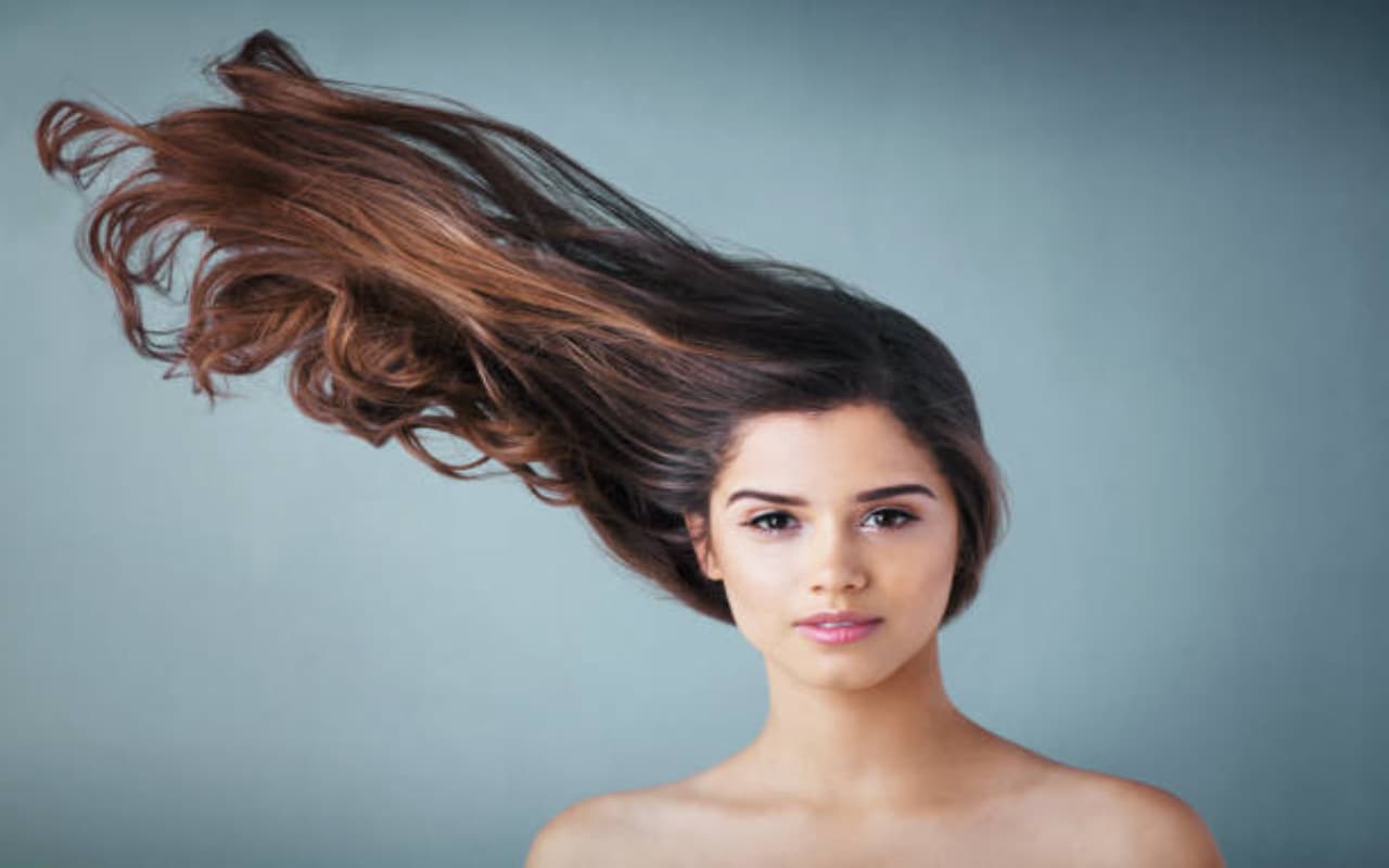 Hair Care Tips: बालों का झड़ना होगा बंद और बढ़ने की रफ्तार भी होगी दोगुनी, घर पर तैयार करें मसाला हेयर ऑइल