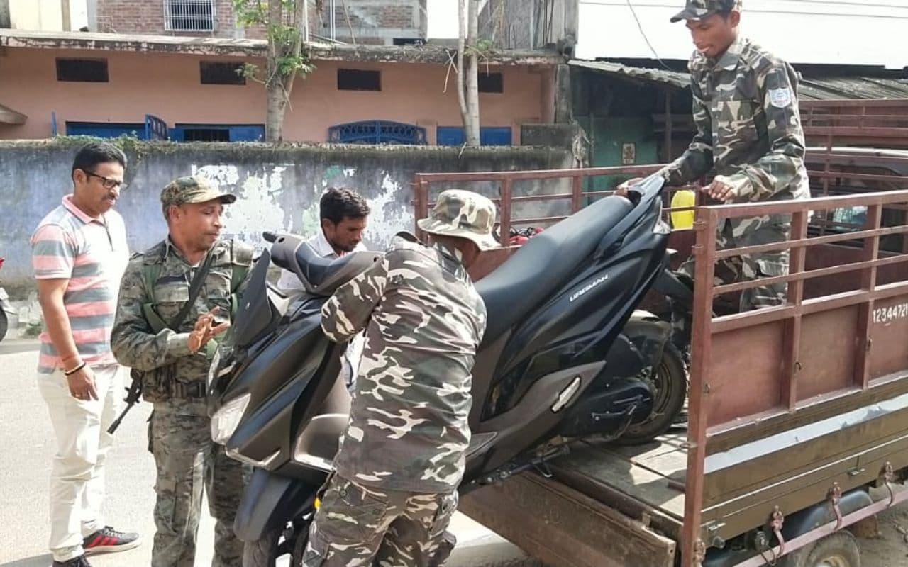 Jharkhand Crime News: चक्रधरपुर में थाने से कुछ ही दूरी पर चली गोली