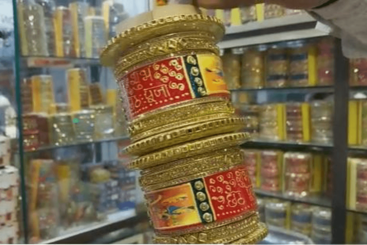 Muzaffarpur News: छठ के लिए महिलाओं के बीच लाह की लहठी बनी पहली पसंद, जमकर हो रही खरीदारी