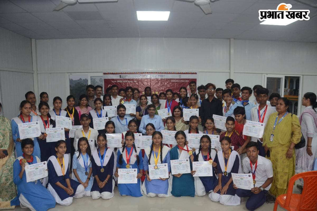 National Education Day: कला उत्सव में बच्चों ने दिखाई अपनी अद्भुत प्रतिभा, DEO ने 74 विजेताओं को किया सम्मानित