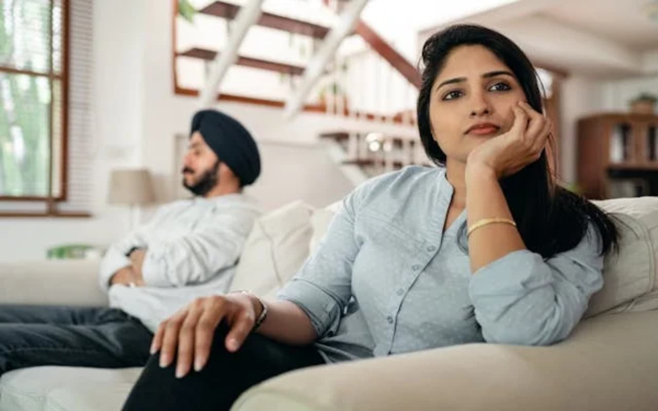 Relationship Tips: रिलेशनशिप में रहकर कभी भी न करें ये गलतियां, टूट सकता है रिश्ता Relationship Tips: रिलेशनशिप में रहकर कभी भी न करें ये गलतियां, टूट सकता है रिश्ता