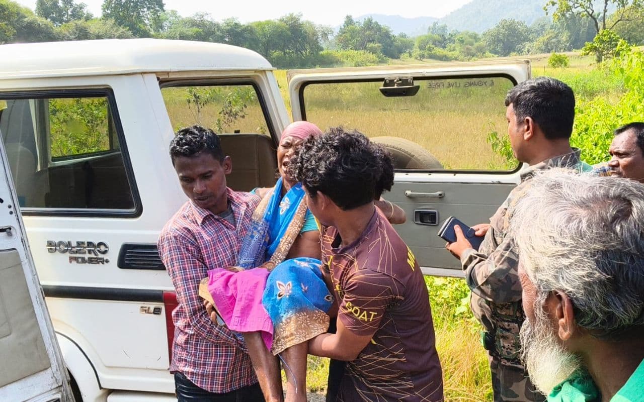 झारखंड में मतदाताओं को वोट दिलाने ले जा रहा पिकअप वैन पलटा, 30 घायल