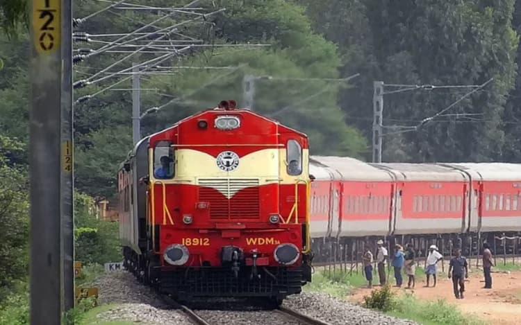 Special Trains: छठ पूजा को लेकर बरौनी जंक्शन होकर चलेंगी दर्जनों स्पेशल ट्रेन, जानें समय, रूट और तिथि