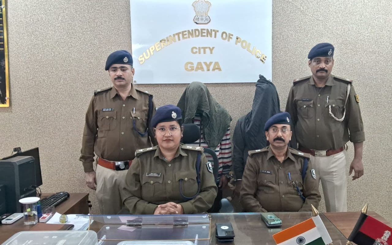 Gaya News: सेंट्रल चैंबर ऑफ कॉमर्स के पूर्व अध्यक्ष के प्रतिष्ठान में हुई चोरी का खुलासा, हथियार के ���ाथ दो अपराधी गिरफ्तार Gaya News: सेंट्रल चैंबर ऑफ कॉमर्स के पूर्व अध्यक्ष के प्रतिष्ठान में हुई चोरी का खुलासा, हथियार के ���ाथ दो अपराधी गिरफ्तार