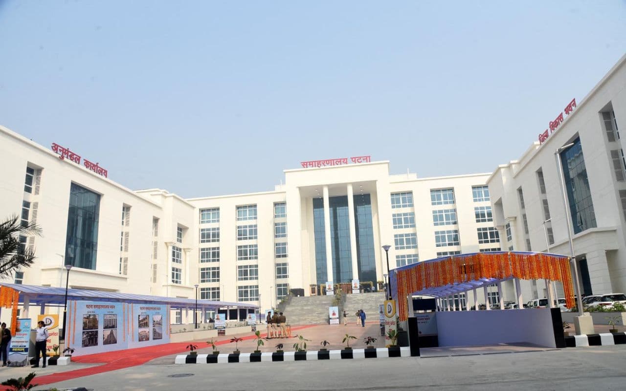 Patna News: पटना के 28 हजार वर्ग मीटर में फैले तीन भवनों में अब चलेंगे 39 विभागों के कार्यालय, जानें कब होगी शिफ्टिंग