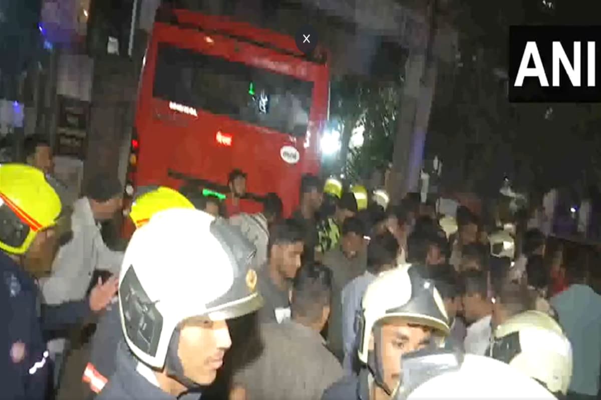Mumbai Accident: कुर्ला में दिल दहला देने वाला हादसा, बस ने कई लोगों को कुचला, 3 की मौत, Video Mumbai Accident: कुर्ला में दिल दहला देने वाला हादसा, बस ने कई लोगों को कुचला, 3 की मौत, Video