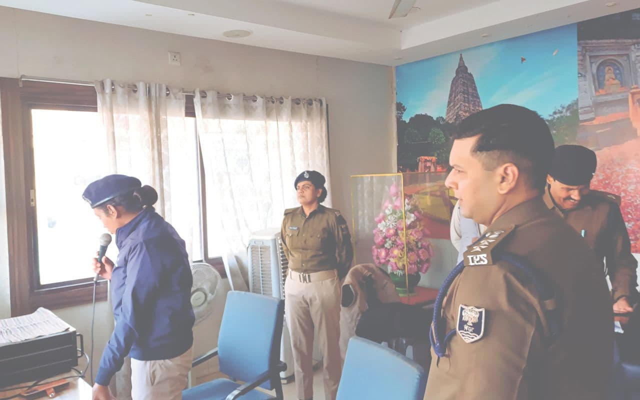 Gaya महाबोधि मंदिर के आसपास के होटलों व घरों का सत्यापन करायेगी पुलिस, सीसीटीवी कैमरों को अपडेट करने का टास्क Gaya महाबोधि मंदिर के आसपास के होटलों व घरों का सत्यापन करायेगी पुलिस, सीसीटीवी कैमरों को अपडेट करने का टास्क