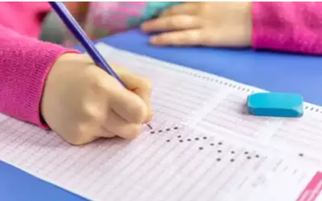 Bihar News: बाल भारती विद्यालय में सिटेड पेपर वन का परीक्षा दे रहे चार मुन्ना भाई बहन को पुलिस ने किया गिरफ्तार Bihar News: बाल भारती विद्यालय में सिटेड पेपर वन का परीक्षा दे रहे चार मुन्ना भाई बहन को पुलिस ने किया गिरफ्तार