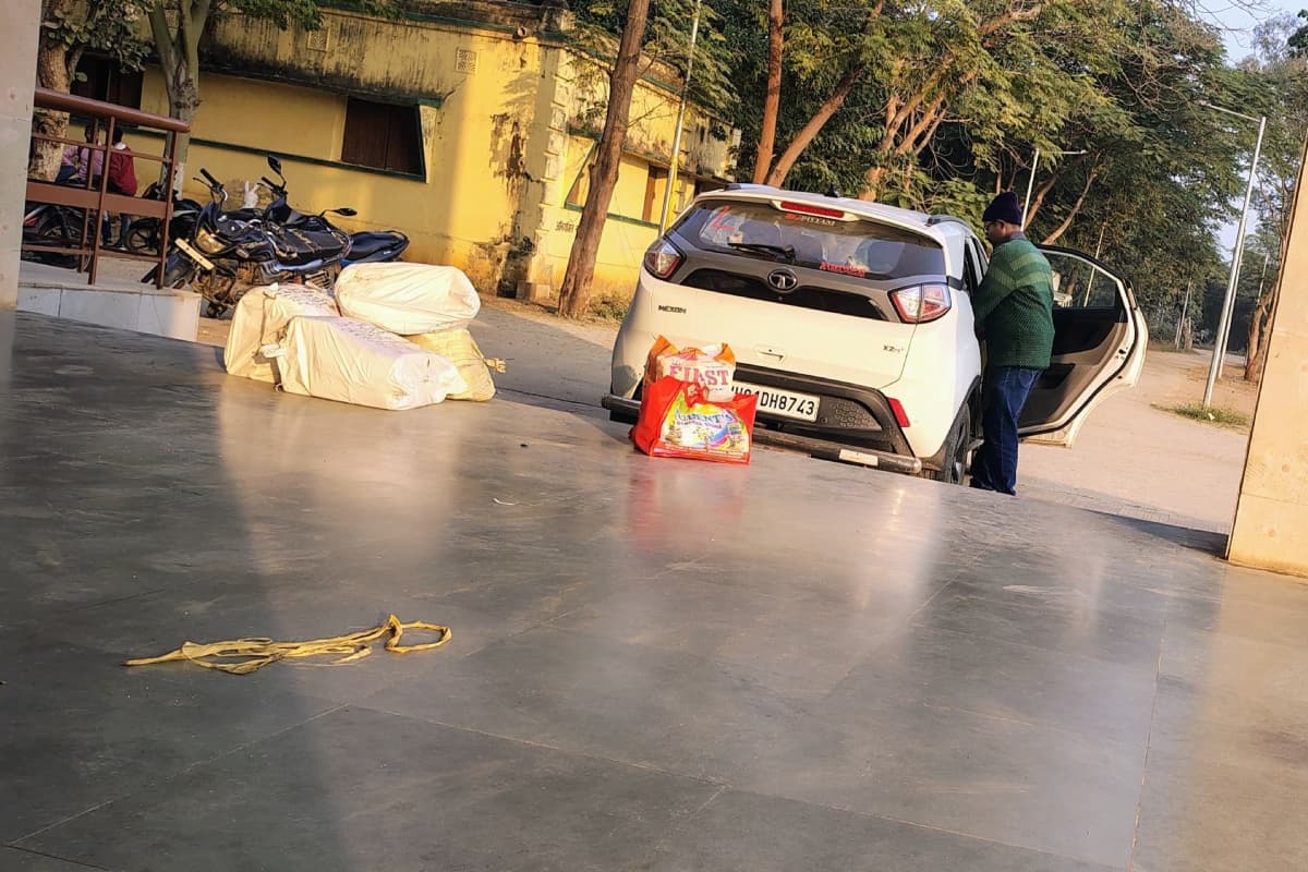 Palamu News: मेडिकल कॉलेज की कॉपी जांच करने में 6 दिन गायब रही कॉपी, छात्रों ने लगाया छेड़छाड़ का आरोप