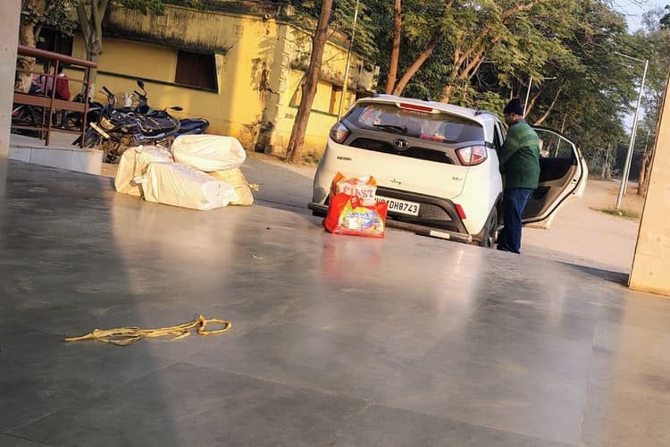 Palamu News: मेडिकल कॉलेज की कॉपी जांच करने में 6 दिन गायब रही कॉपी, छात्रों ने लगाया छेड़छाड़ का आरोप