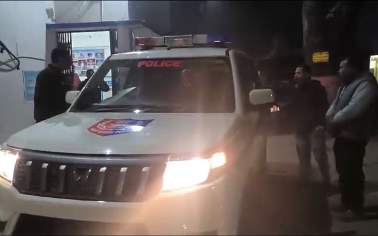 Bihar News: बांग्लादेश से नाबालिग हिंदू बच्ची शरण लेने पहुंची भारत, उपद्रवी दे रहे थे दुष्कर्म की धमकी