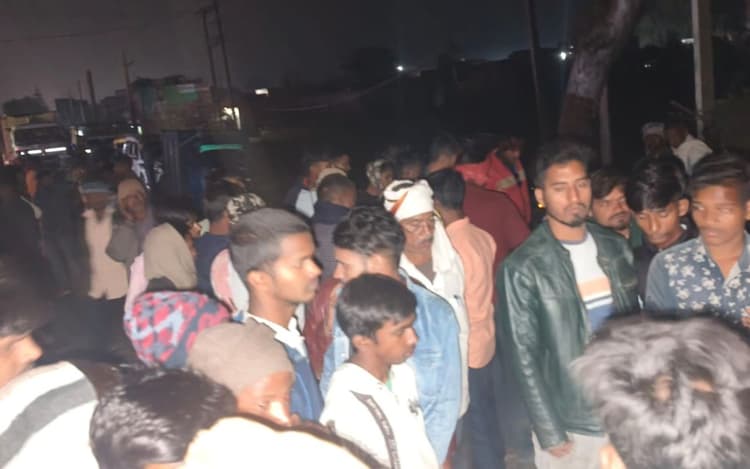 Bihar News: औरंगाबाद में तेज रफ्तार वाहन ने चार वर्षीय बच्ची को रौंदा, घटना के विरोध में सड़क जाम कर की आगजनी