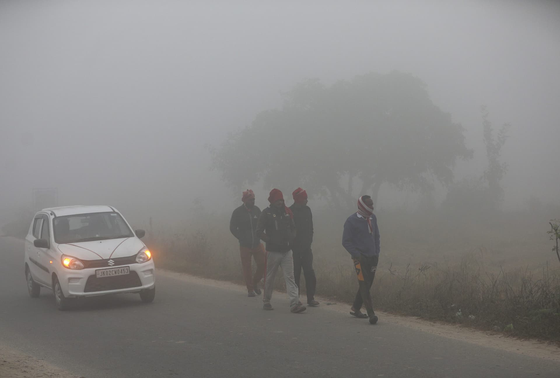 Cold Wave Warning: अगले 5 दिनों तक जारी रहेगा शीत लहर का प्रकोप, यहां होगी भारी बारिश