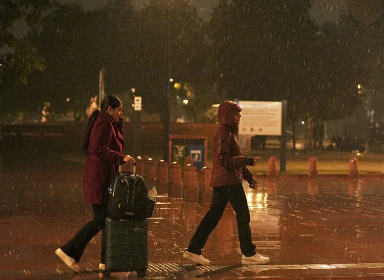 Weather Forecast: पहाड़ों में बर्फबारी से मैदानों में फिर बढ़ेगी ठंड, इस दिन से एक्टिव होगा नया पश्चिमी विक्षोभ, जानें मौसम का हाल